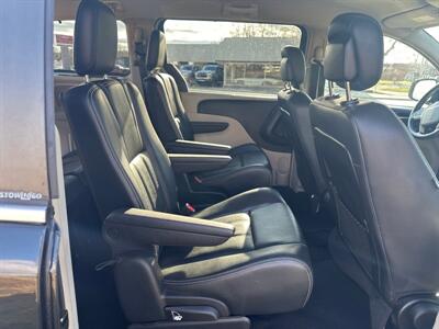 2014 Chrysler Town and Country Touring   - Photo 16 - Rushville, IN 46173