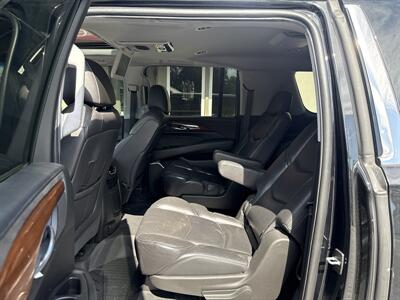 2018 Cadillac Escalade ESV Premium Luxury - Photo 11 - Rushville, IN 46173