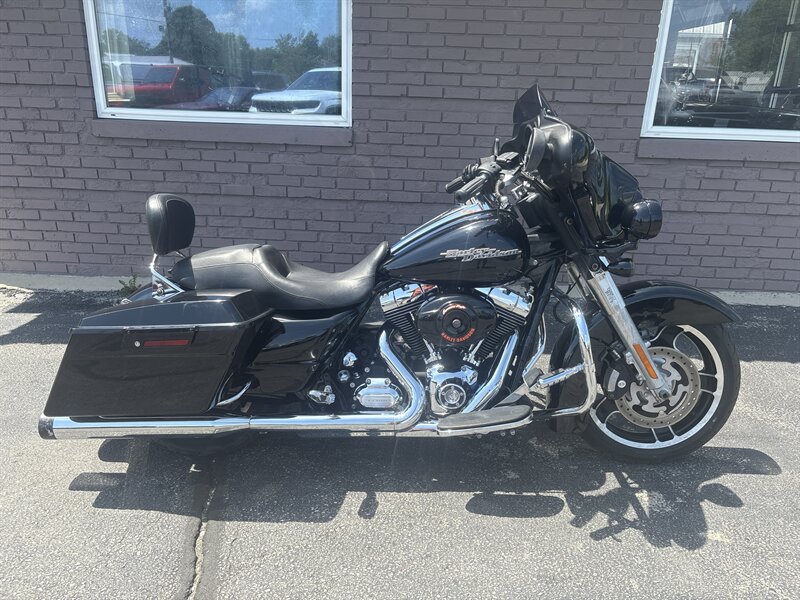 2011 Harley Davidson &laquo;model&raquo;   - Photo 1 - Rushville, IN 46173