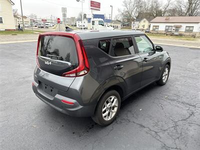 2022 Kia Soul LX   - Photo 5 - Rushville, IN 46173