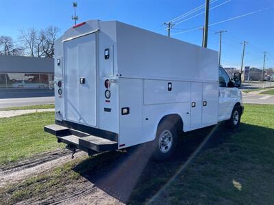 2017 Chevrolet Express 3500 3500   - Photo 6 - Rushville, IN 46173