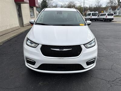 2023 Chrysler Pacifica Touring L - Photo 3 - Rushville, IN 46173