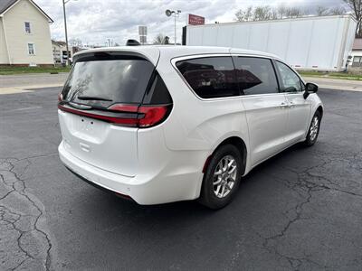 2023 Chrysler Pacifica Touring L - Photo 5 - Rushville, IN 46173