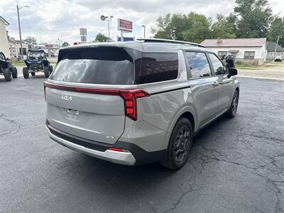 2025 Kia Carnival Hybrid EX   - Photo 5 - Rushville, IN 46173