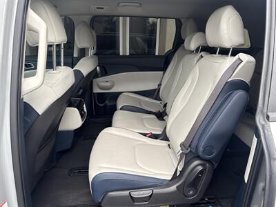 2025 Kia Carnival Hybrid EX   - Photo 10 - Rushville, IN 46173