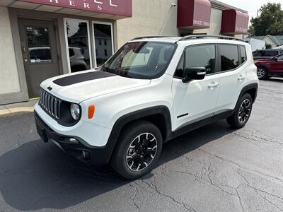2023 Jeep Renegade Latitude   - Photo 2 - Rushville, IN 46173