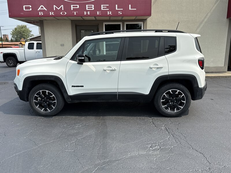 2023 Jeep Renegade Latitude - Photo 1 - Rushville, IN 46173