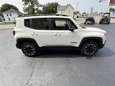 2023 Jeep Renegade Latitude   - Photo 6 - Rushville, IN 46173