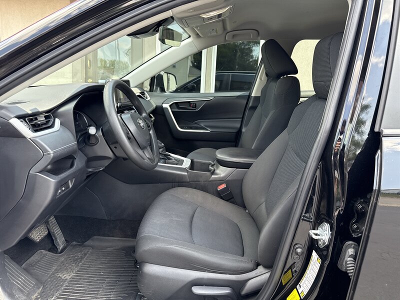 2023 Toyota RAV4 LE photo 7