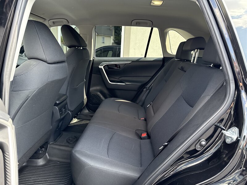 2023 Toyota RAV4 LE photo 9