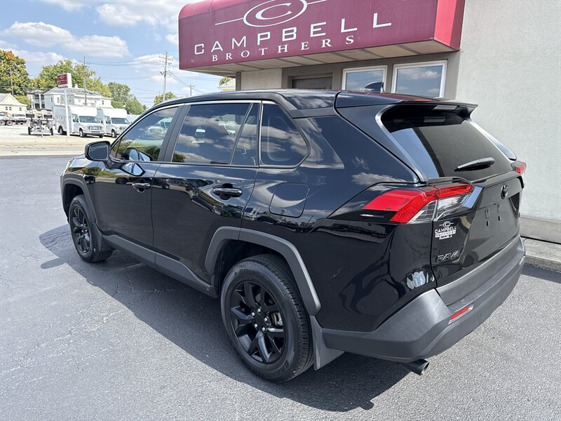 2023 Toyota RAV4 LE photo 6