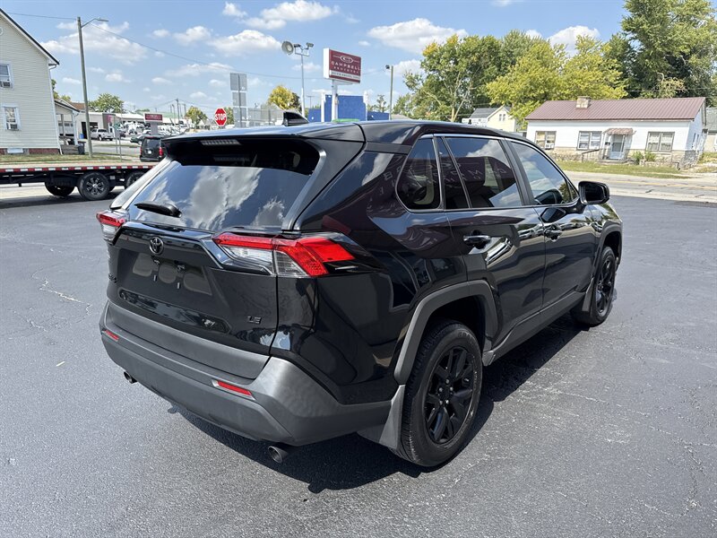 2023 Toyota RAV4 LE photo 4