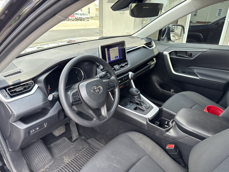 2023 Toyota RAV4 LE photo 8