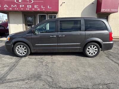 2016 Chrysler Town and Country Touring  