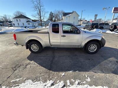 2016 Nissan Frontier SV V6   - Photo 5 - Rushville, IN 46173