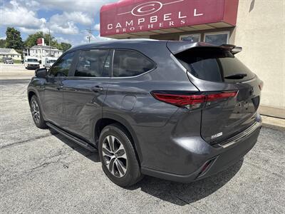 2023 Toyota Highlander XLE   - Photo 8 - Rushville, IN 46173