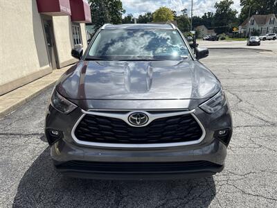 2023 Toyota Highlander XLE   - Photo 3 - Rushville, IN 46173