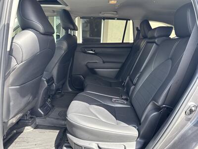 2023 Toyota Highlander XLE   - Photo 12 - Rushville, IN 46173