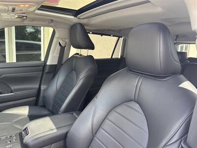 2023 Toyota Highlander XLE   - Photo 11 - Rushville, IN 46173