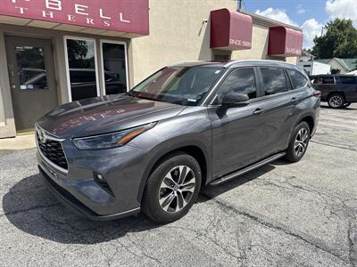 2023 Toyota Highlander XLE   - Photo 2 - Rushville, IN 46173