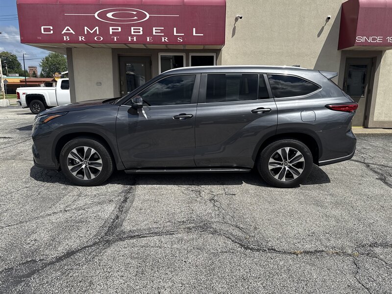 2023 Toyota Highlander XLE - Photo 1 - Rushville, IN 46173