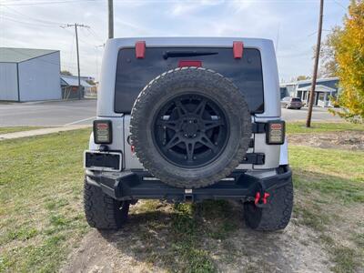 2015 Jeep Wrangler Unlimited Sahara   - Photo 7 - Rushville, IN 46173