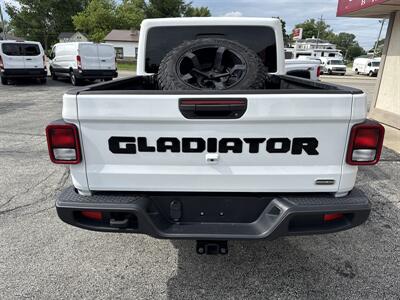 2021 Jeep Gladiator Overland   - Photo 8 - Rushville, IN 46173