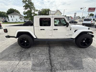 2021 Jeep Gladiator Overland   - Photo 6 - Rushville, IN 46173