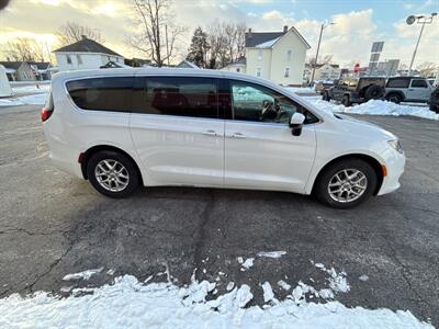 2023 Chrysler Voyager LX   - Photo 5 - Rushville, IN 46173