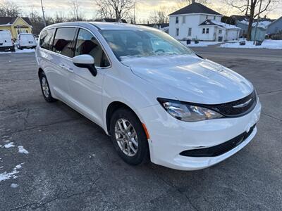 2023 Chrysler Voyager LX   - Photo 4 - Rushville, IN 46173