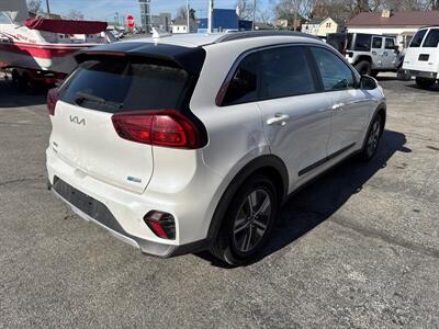 2022 Kia Niro EX Premium   - Photo 6 - Rushville, IN 46173