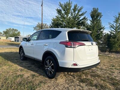 2018 Toyota RAV4 LE   - Photo 8 - Rushville, IN 46173