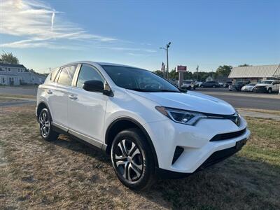 2018 Toyota RAV4 LE   - Photo 4 - Rushville, IN 46173