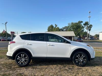 2018 Toyota RAV4 LE   - Photo 5 - Rushville, IN 46173