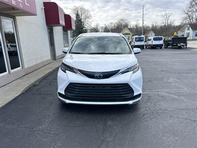 2021 Toyota Sienna LE 8-Passenger   - Photo 3 - Rushville, IN 46173