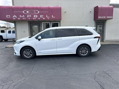 2021 Toyota Sienna LE 8-Passenger   - Photo 1 - Rushville, IN 46173
