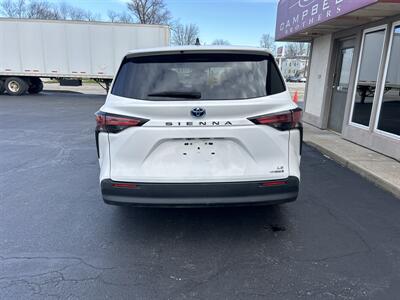2021 Toyota Sienna LE 8-Passenger   - Photo 6 - Rushville, IN 46173