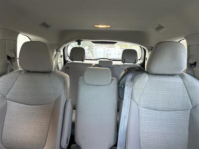 2021 Toyota Sienna LE 8-Passenger   - Photo 11 - Rushville, IN 46173