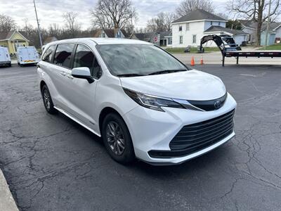 2021 Toyota Sienna LE 8-Passenger   - Photo 4 - Rushville, IN 46173
