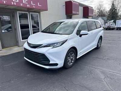 2021 Toyota Sienna LE 8-Passenger   - Photo 2 - Rushville, IN 46173