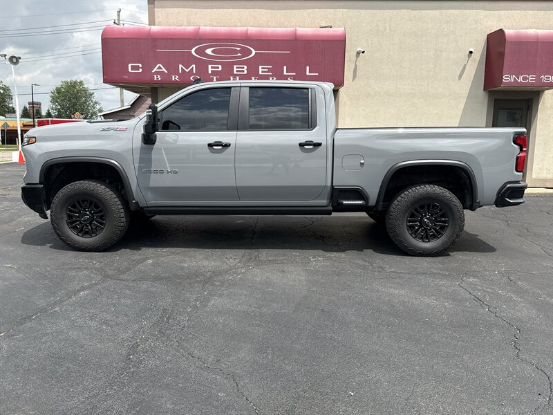 2025 Chevrolet Silverado 2500 ZR2   - Photo 1 - Rushville, IN 46173
