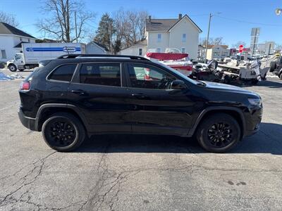 2023 Jeep Cherokee Altitude Lux   - Photo 5 - Rushville, IN 46173