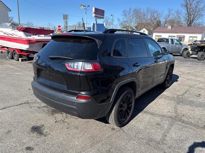 2023 Jeep Cherokee Altitude Lux   - Photo 6 - Rushville, IN 46173