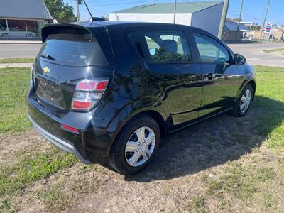 2020 Chevrolet Sonic LT   - Photo 6 - Rushville, IN 46173