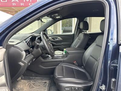2022 Chevrolet Traverse LT Leather   - Photo 3 - Rushville, IN 46173
