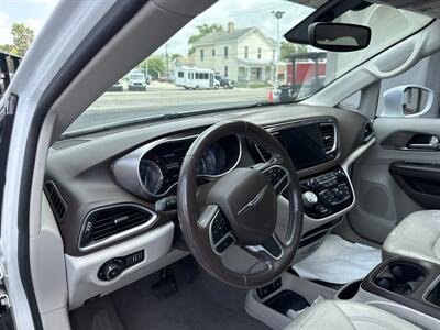 2018 Chrysler Pacifica Touring L Plus   - Photo 9 - Rushville, IN 46173