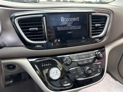 2018 Chrysler Pacifica Touring L Plus   - Photo 11 - Rushville, IN 46173