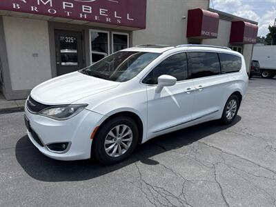 2018 Chrysler Pacifica Touring L Plus   - Photo 2 - Rushville, IN 46173