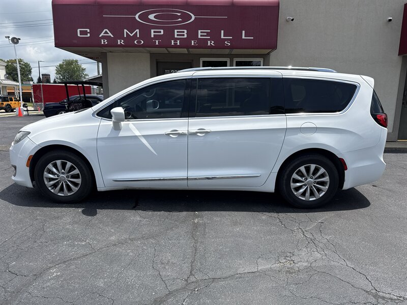 2018 Chrysler Pacifica Touring L Plus   - Photo 1 - Rushville, IN 46173