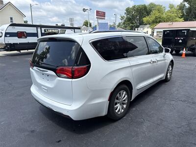 2018 Chrysler Pacifica Touring L Plus   - Photo 5 - Rushville, IN 46173